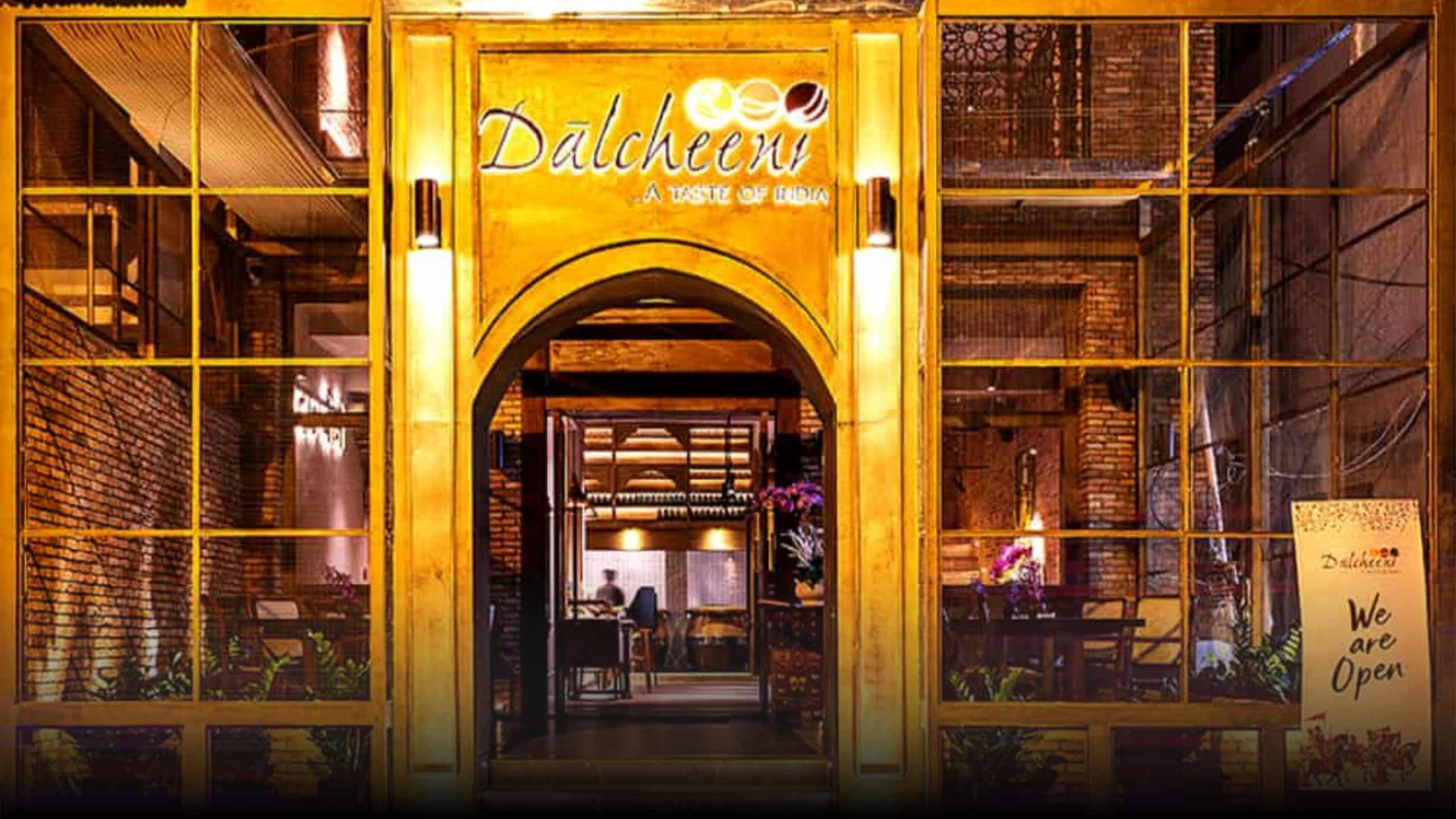 Experience Dalcheeni — where the smoky charm of tandoor-fired Cheese, Garlic, and Butter Naan meets soft texture, rich flavor, and timeless Indian elegance in every bite.